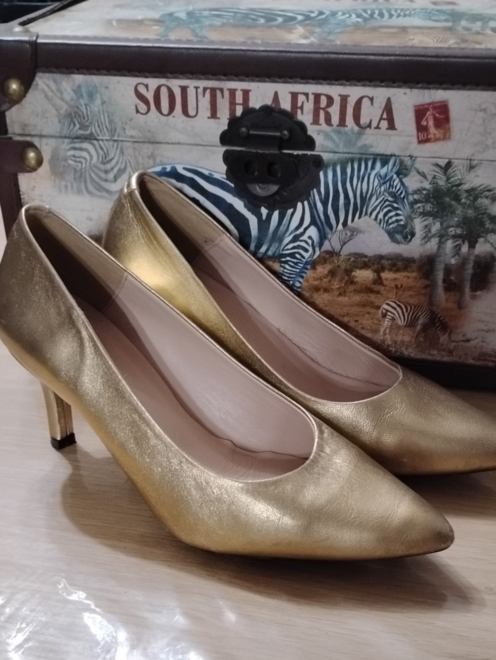 Women’s Gold Pointed-Toe Mid Heel Pumps